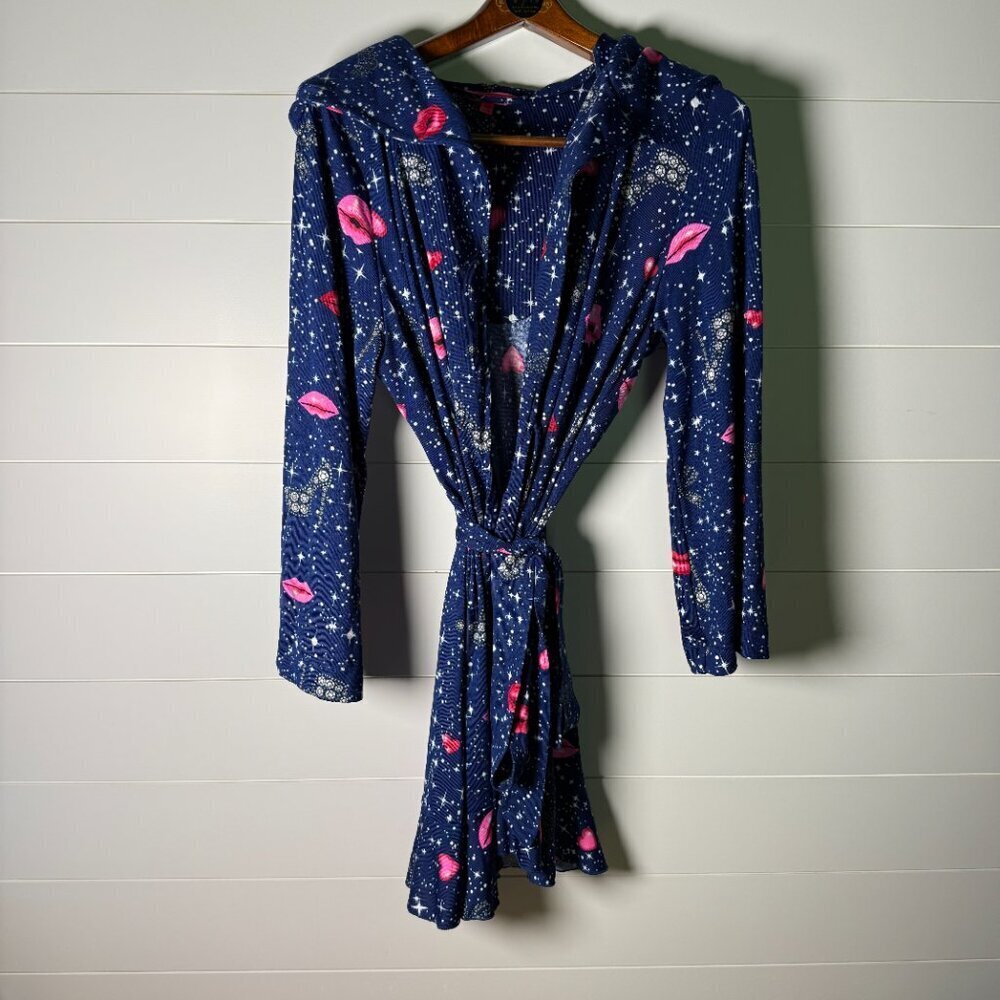 Betsey Johnson Short Hooded Lightweight Robe Navy with Pink Lips & Stars SZ M/L
